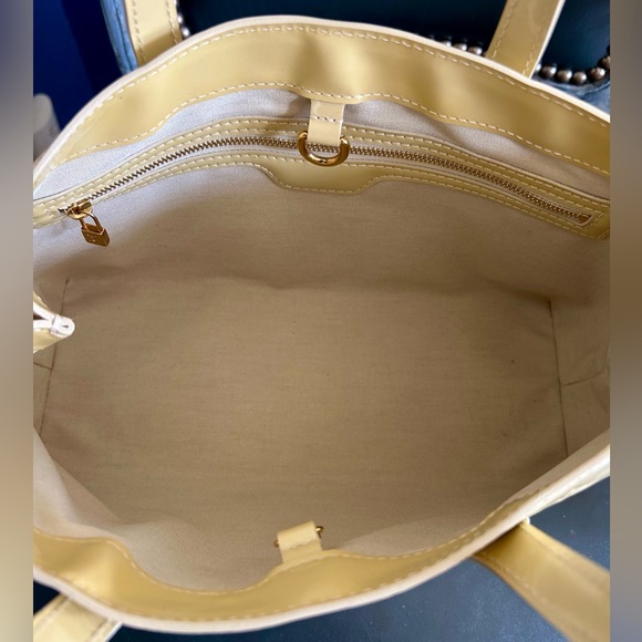 Louis Vuitton Wilshire PM Handbag Monogram Vernis Leather Yellow 3206456 - Picture 15 of 16